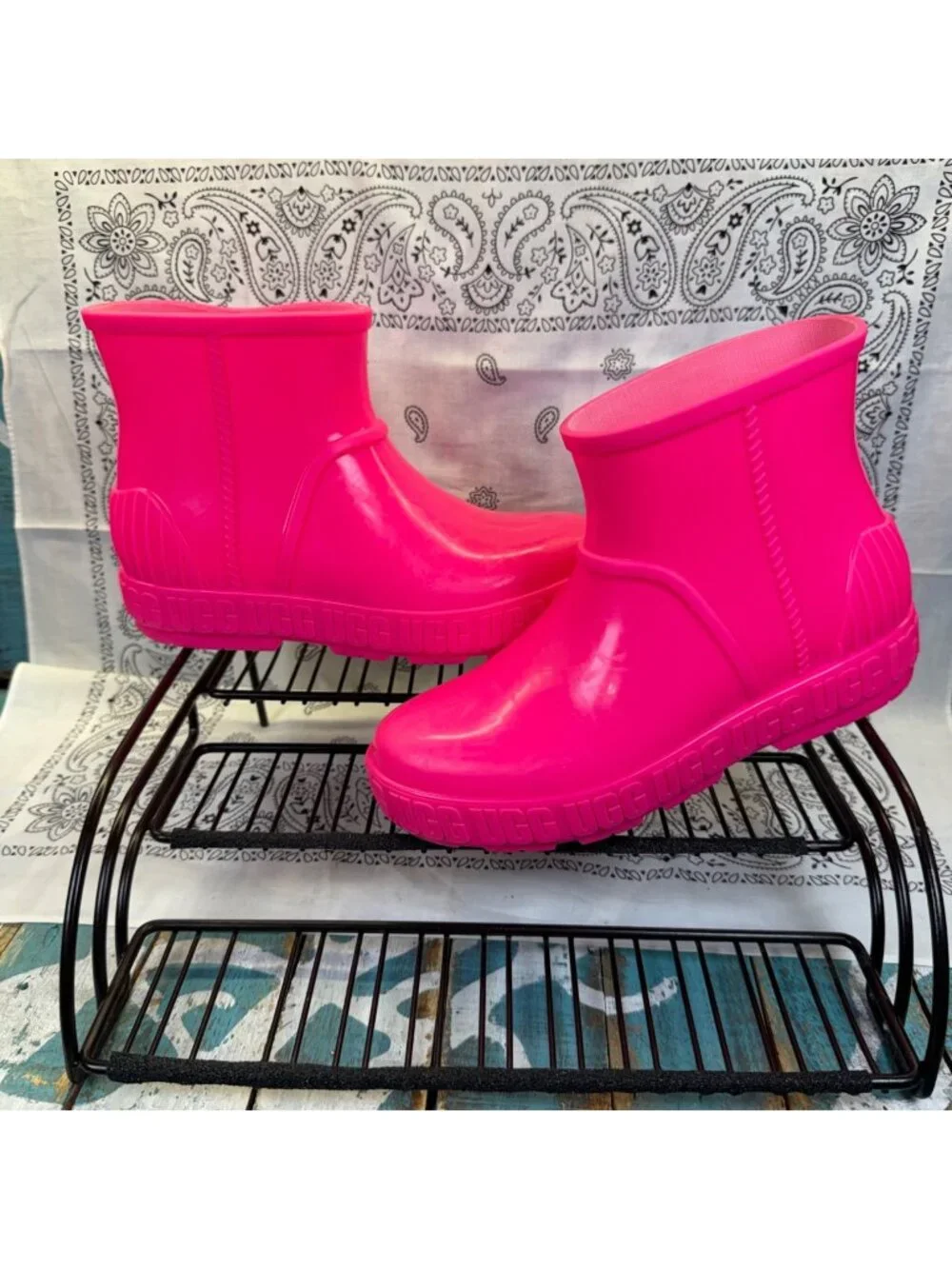 UGG Girls RARE Pink Rubber Rain/Snow Boots Shearling Insole 1130361K Size 2